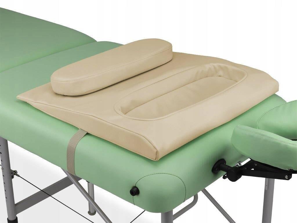 Beige brysthulspude med udskæring lagt oven på en massagebriks
